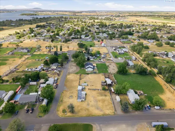 26 Off Place, Burbank, WA 99323
