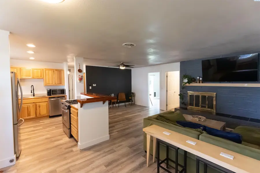 2200 Dover Street, Richland, WA 99352 - #2