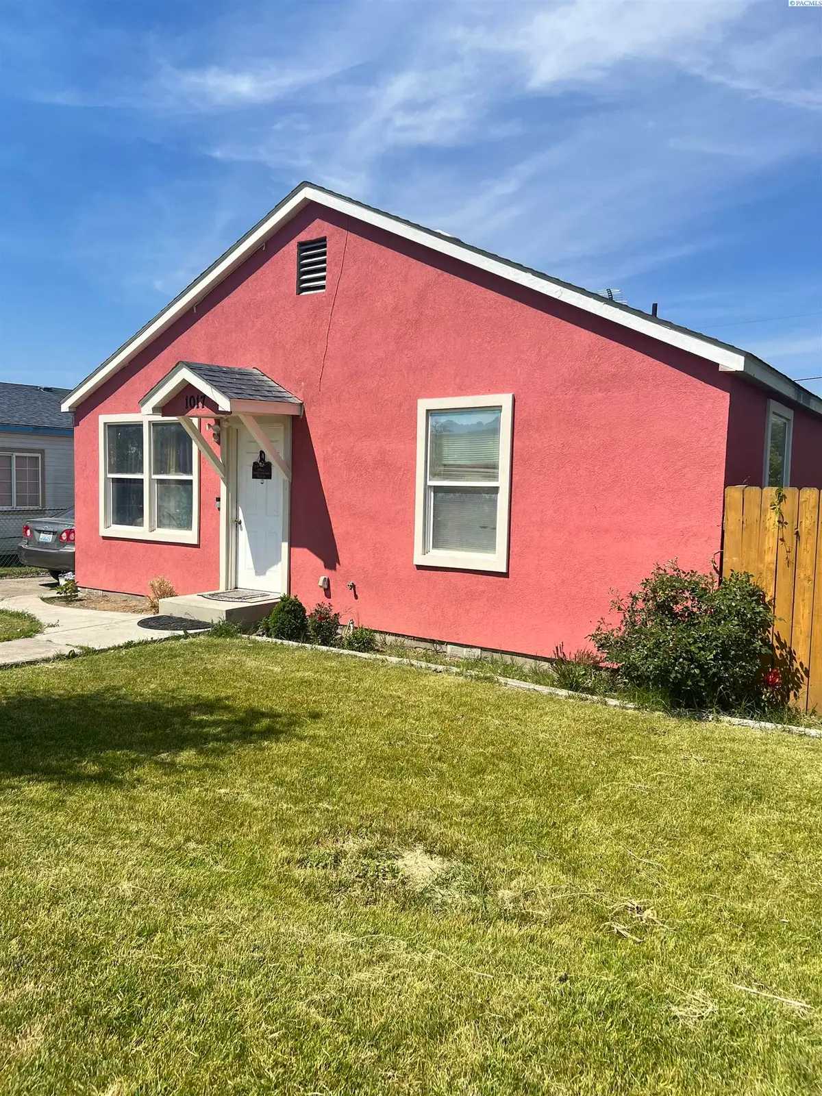 1017 S 10th St, Sunnyside, WA 98944 - #1
