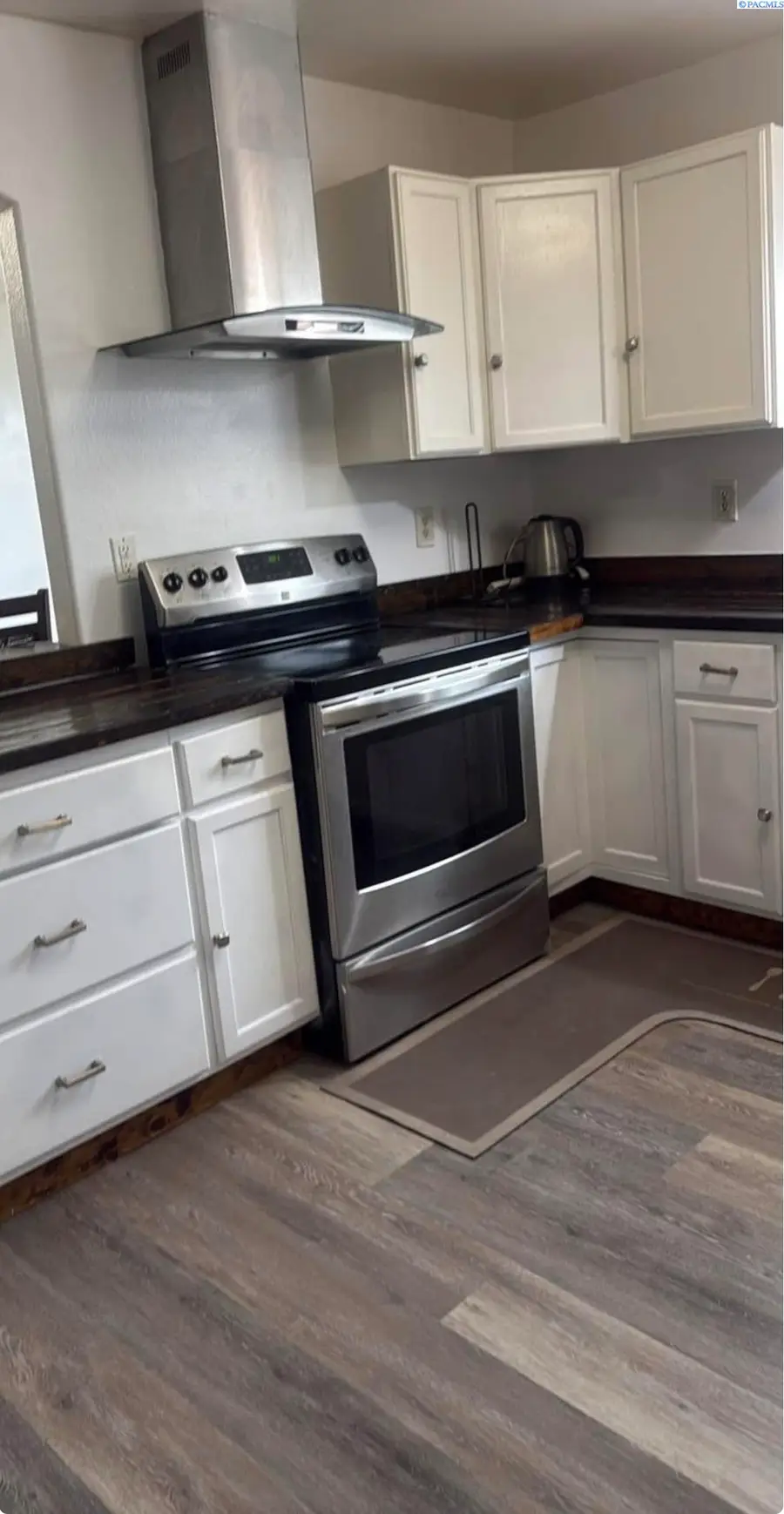 1017 S 10th St, Sunnyside, WA 98944 - #2
