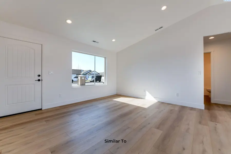 405 Glenwood Ave, Grandview, WA 98930 - #3