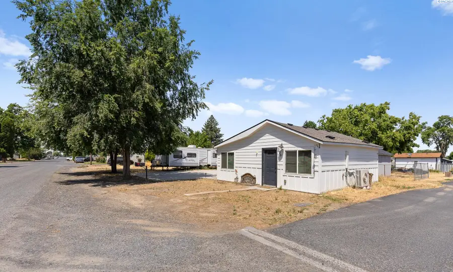 306 E 5th St, Warden, WA 98857 - #2