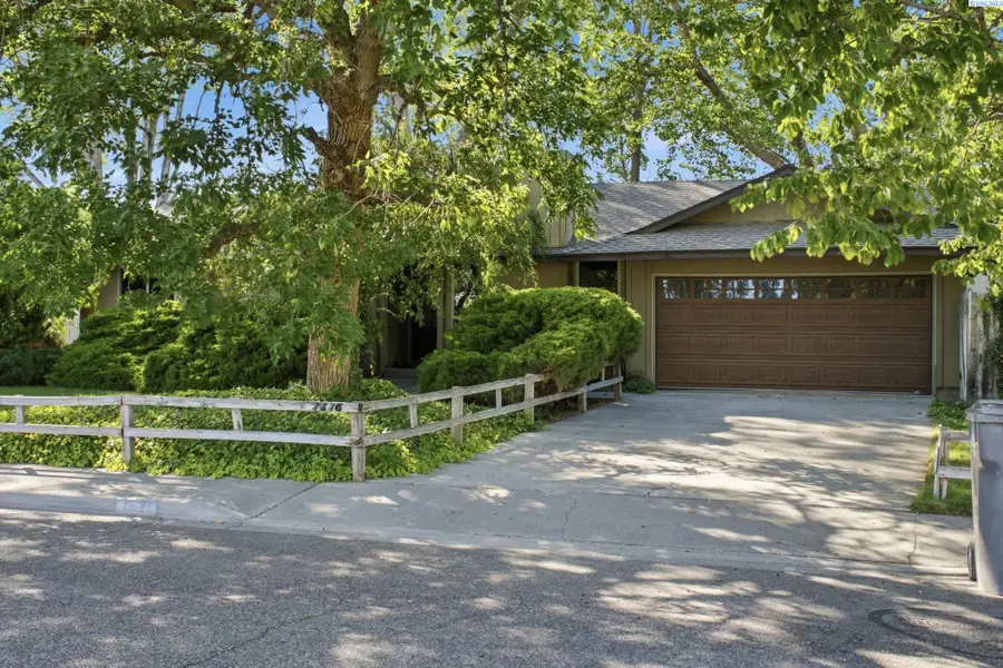1616 W 17th Ave, Kennewick, WA 99337 - #2