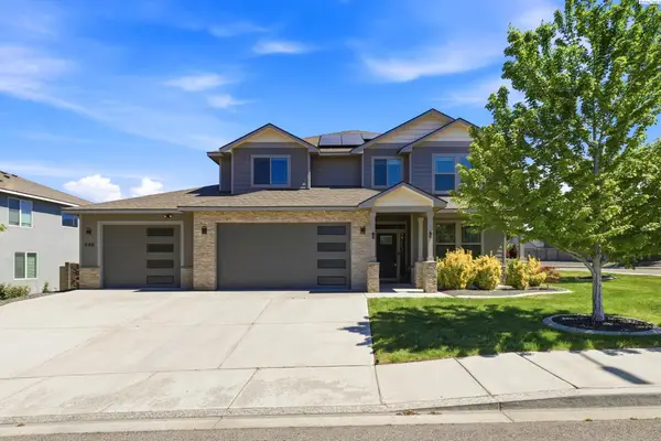 548 Athens Dr, West Richland, WA 99353