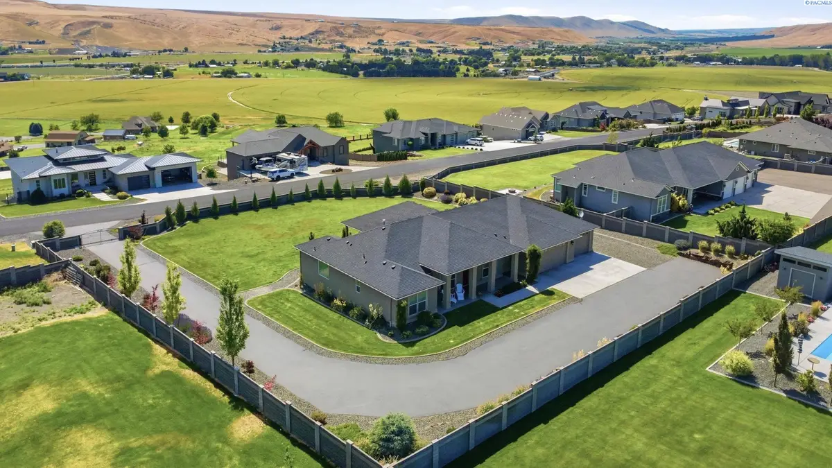 74002 E Grand Bluff Lp, Kennewick, WA 99338 - #1