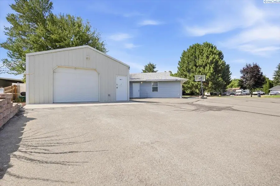 162 Jill Marie St, Burbank, WA 99323 - #2