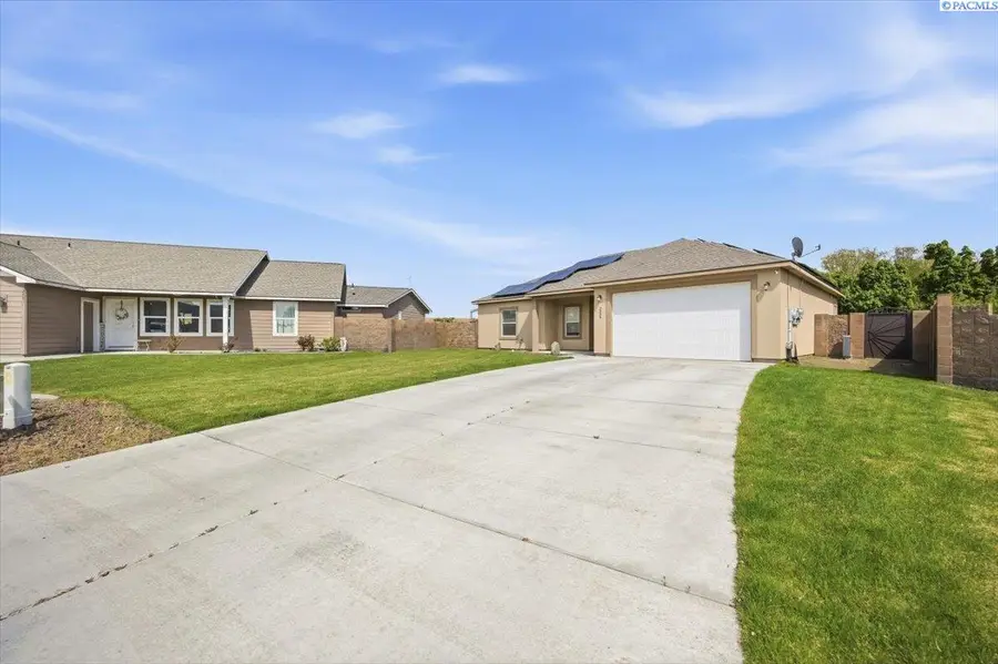 2325 Famville Ct, Pasco, WA 99301 - #2