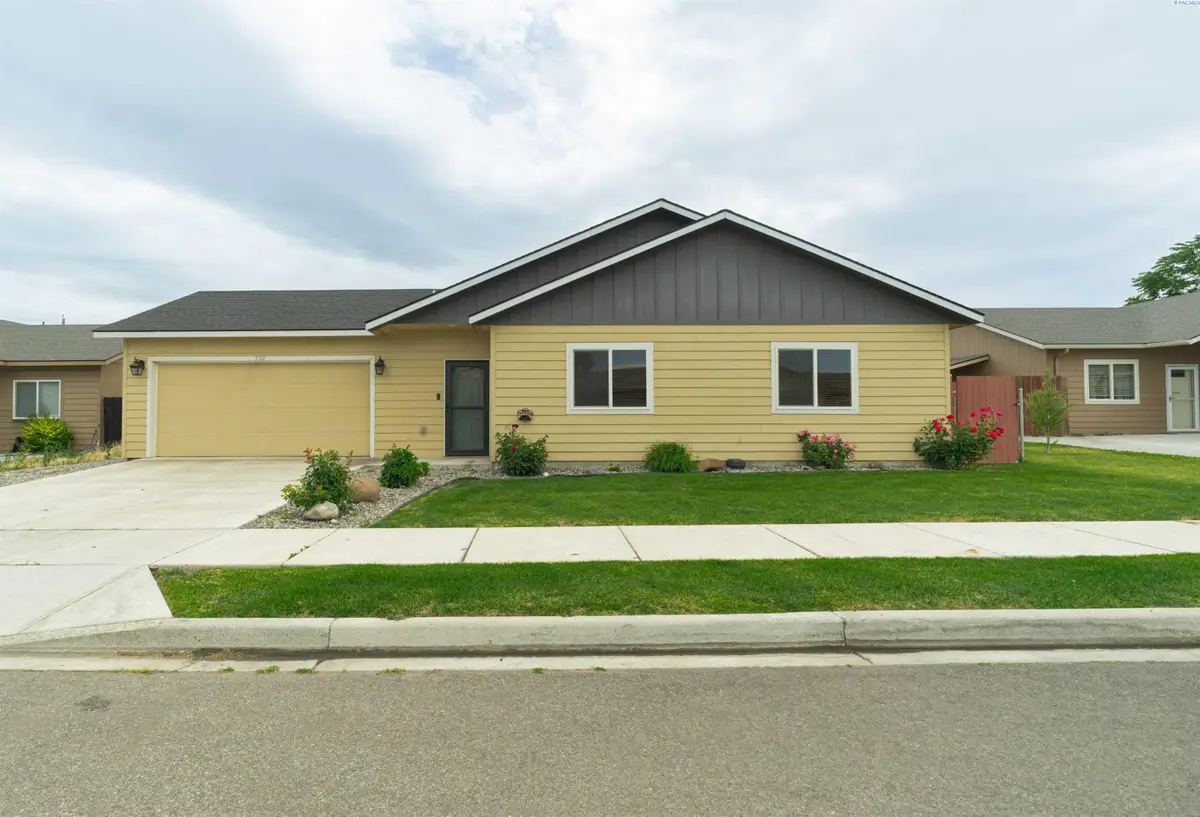 588 N Harrison Place, Kennewick, WA 99336 - #1