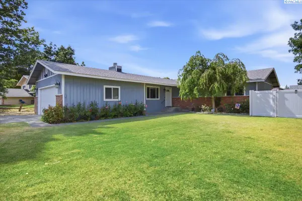 910 W Park Hills Drive, Kennewick, WA 99337