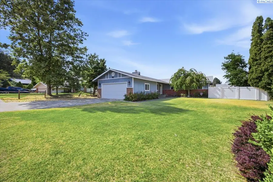 910 W Park Hills Drive, Kennewick, WA 99337 - #2