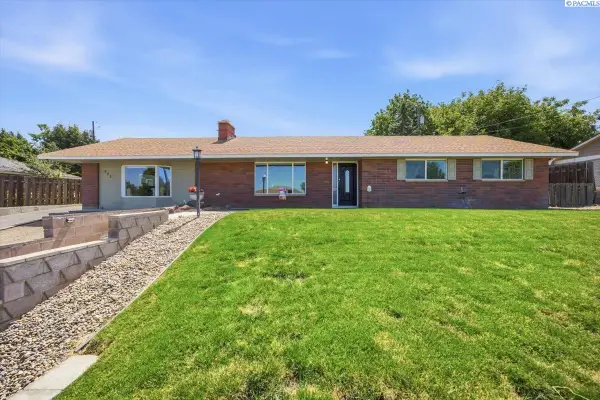 933 Vine Ave, Sunnyside, WA 98944-1743