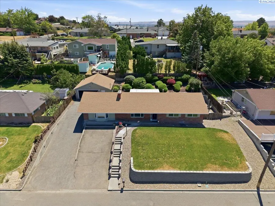 933 Vine Ave, Sunnyside, WA 98944-1743 - #2