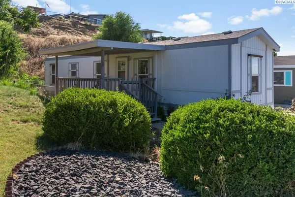 95 Ridgecliff Dr, Richland, WA 99352