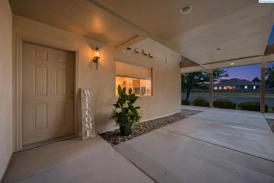 3710 W Canyon Lakes Dr. #L-104, Kennewick, WA 99337 - #2
