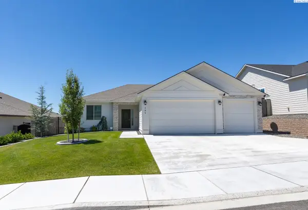 585 Lazio Way, Richland, WA 99352