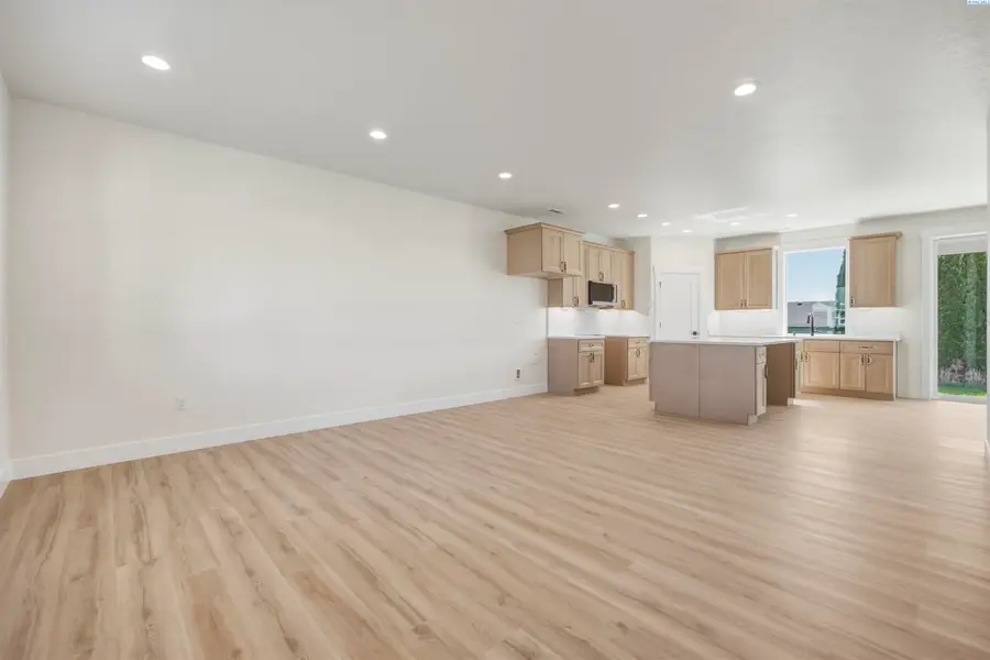 316 Victoria Street, Sunnyside, WA 98944 - #3