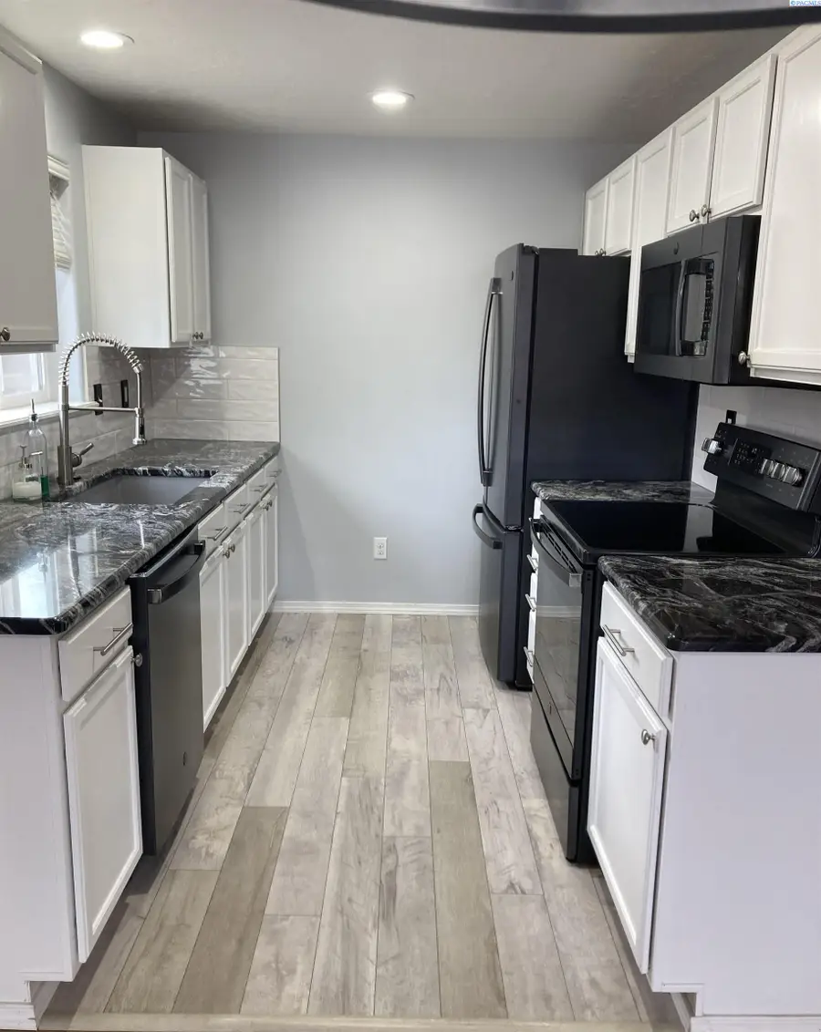 8019 W 6th Ave, Kennewick, WA 99336 - #2