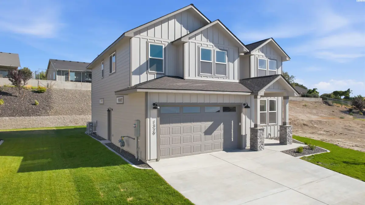1329 W Ivy Ct, Sunnyside, WA 98944 - #1