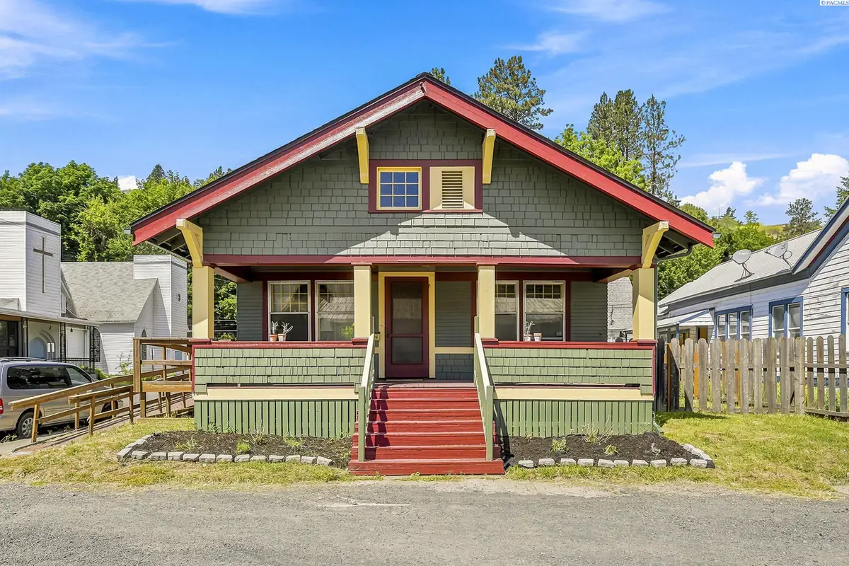 401 N Lake St, Colfax, WA 99111 - #1