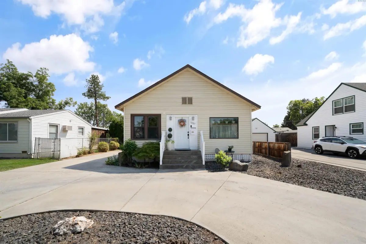 1227 W Kennewick Ave, Kennewick, WA 99336 - #1