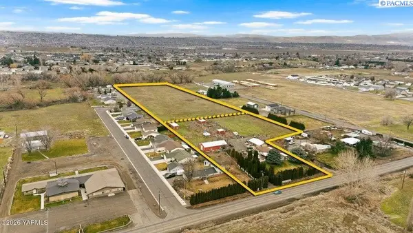 7703 Ahtanum Rd, Yakima, WA 98903