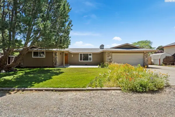 827 W 25th Ave, Kennewick, WA 99337-4248