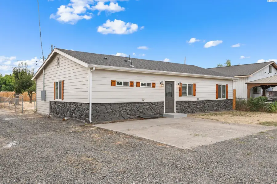 111 S H St, Toppenish, WA 98948 - #3