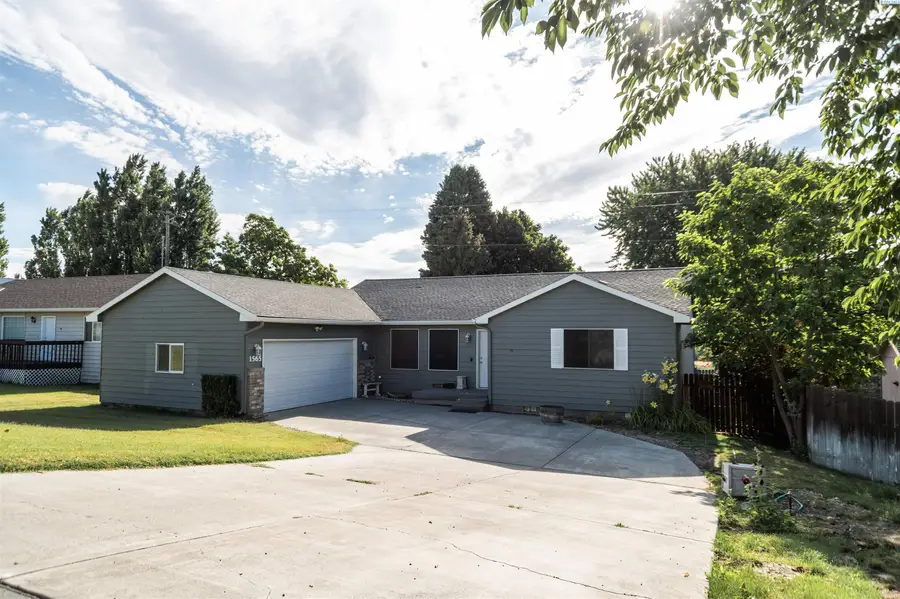 1565 NE 11th St, Benton City, WA 99320 - #2