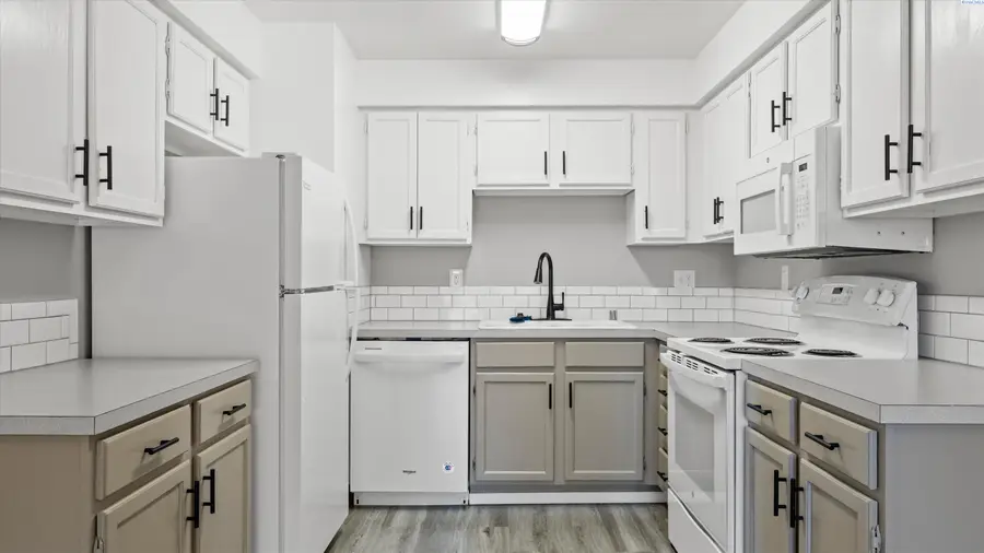 3121 W Hood Ave #E-202, Kennewick, WA 99336 - #3