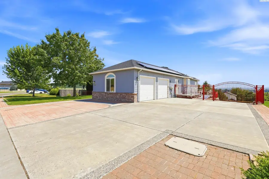 4004 Desert Plateau Dr., Pasco, WA 99301 - #2