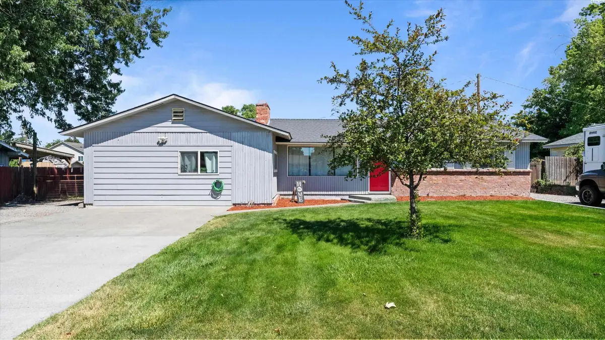114 N Kellogg St, Kennewick, WA 99336 - #1