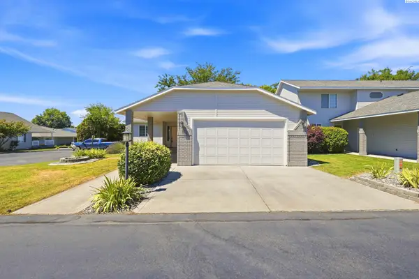 102 Tamarron Ln, Pasco, WA 99301