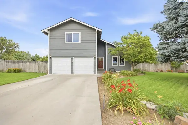 203 E 45th Pl, Kennewick, WA 99337