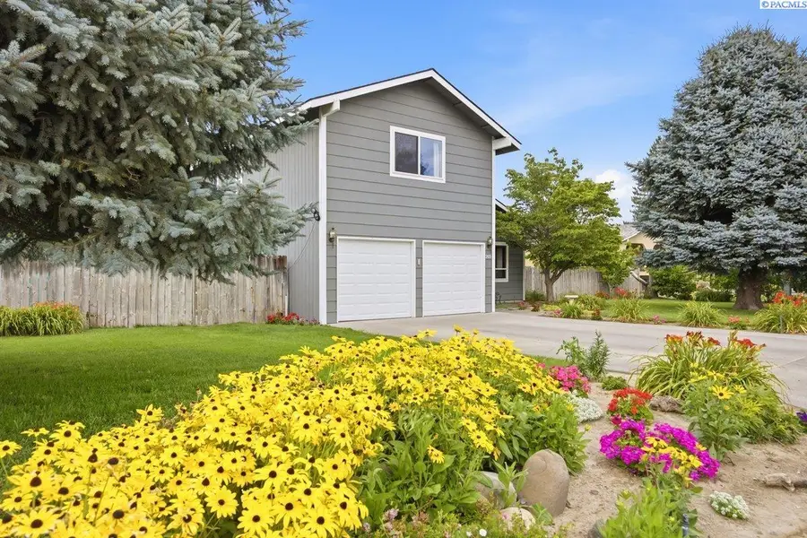203 E 45th Pl, Kennewick, WA 99337 - #2