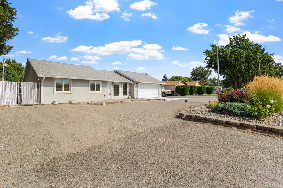 1204 N 62nd Avenue, West Richland, WA 99353 - #3