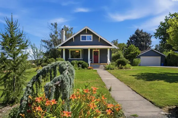 106 7th St, Prosser, WA 99350-1127