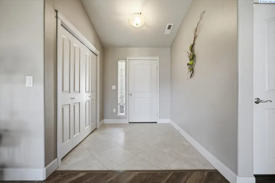 5005 Pinehurst Dr., Pasco, WA 99301 - #3
