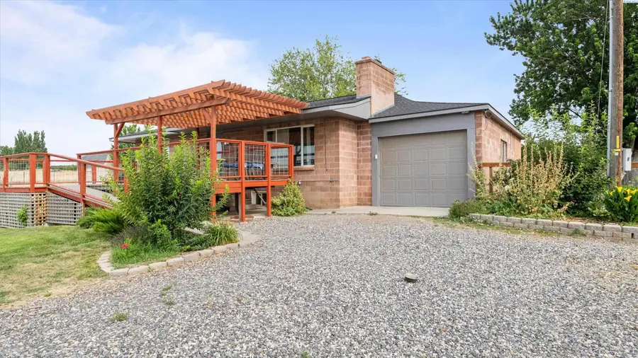 27504 W Orcutt Rd, Benton City, WA 99320 - #3