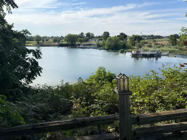 1425 Riverside Dr., Prosser, WA 99350