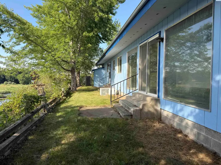 1425 Riverside Dr., Prosser, WA 99350 - #3