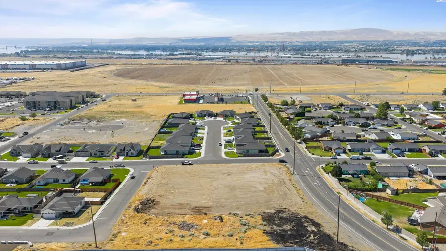 Helena St, Pasco, WA 99301 - #2