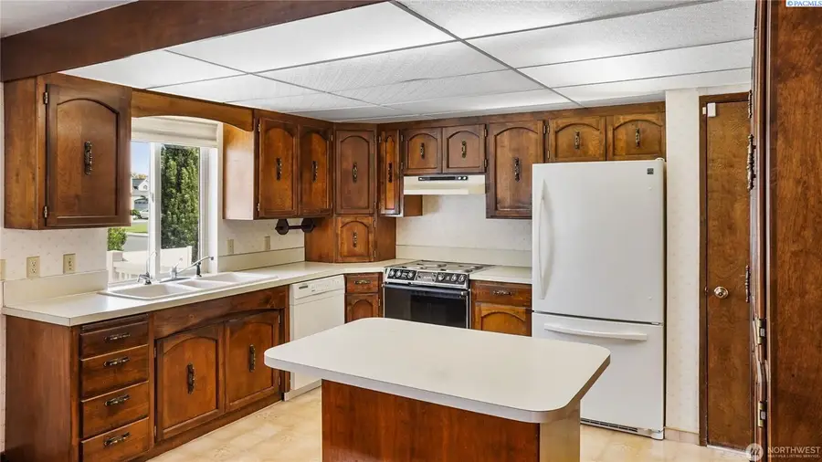 1665 E Fern St, Othello, WA 99344 - #2
