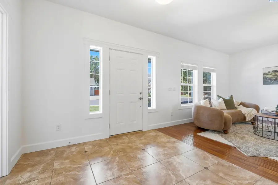 8606 W 5th Ave, Kennewick, WA 99336 - #2