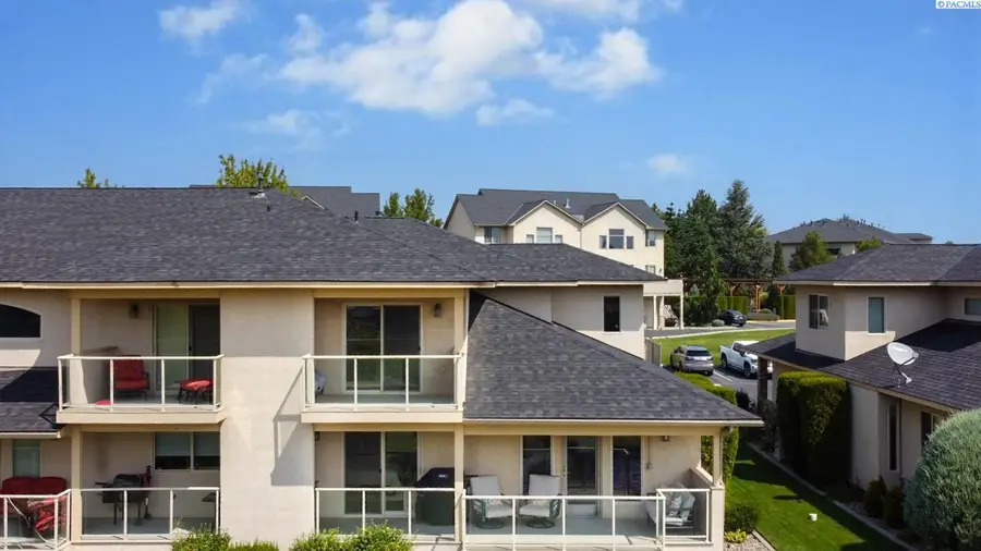 3710 D-101 W Canyon Lakes Dr #D101, Kennewick, WA 99337 - #3