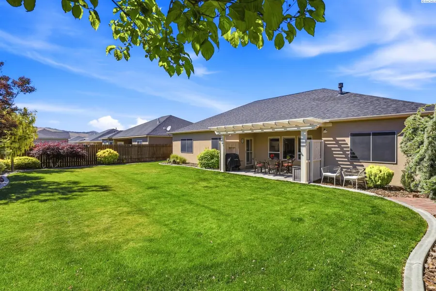 8801 W Clearwater Pl., Kennewick, WA 99336 - #3
