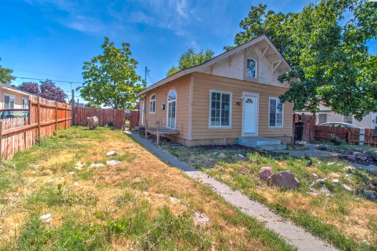 1112 S 9th St, Sunnyside, WA 98944 - #1