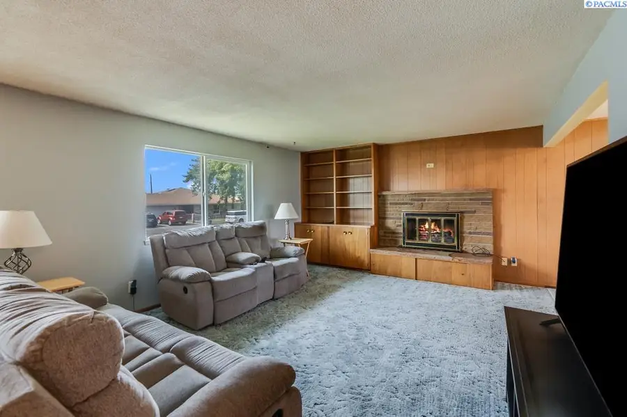 4012 W Deschutes Ave, Kennewick, WA 99336 - #2