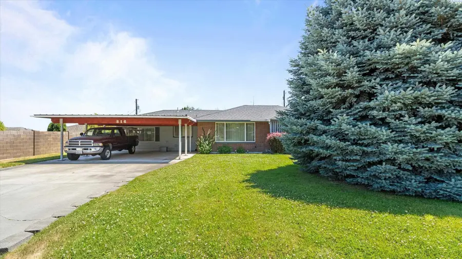 816 N Ely Pl, Kennewick, WA 99336 - #2