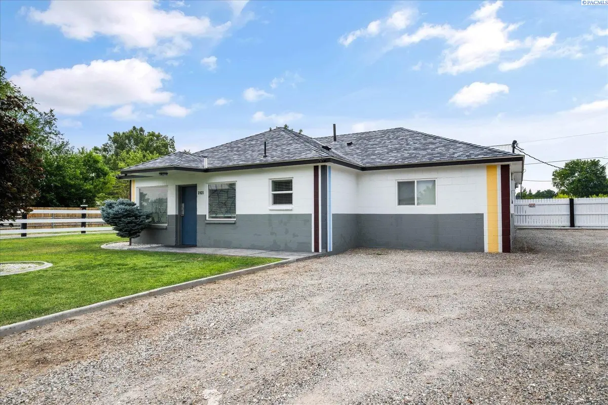 3921 W 10th Ave, Kennewick, WA 99336 - #1