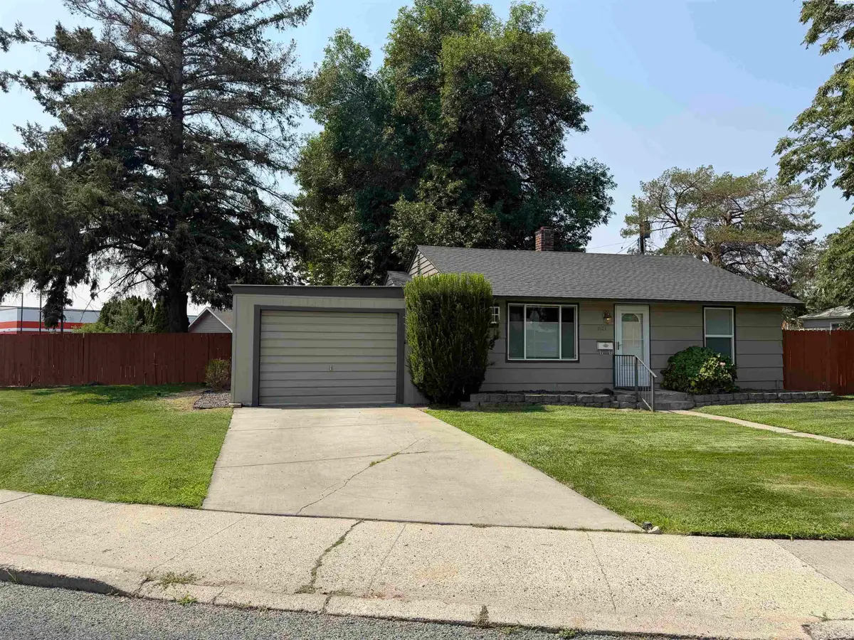 1101 W 1st Ave, Kennewick, WA 99336 - #1